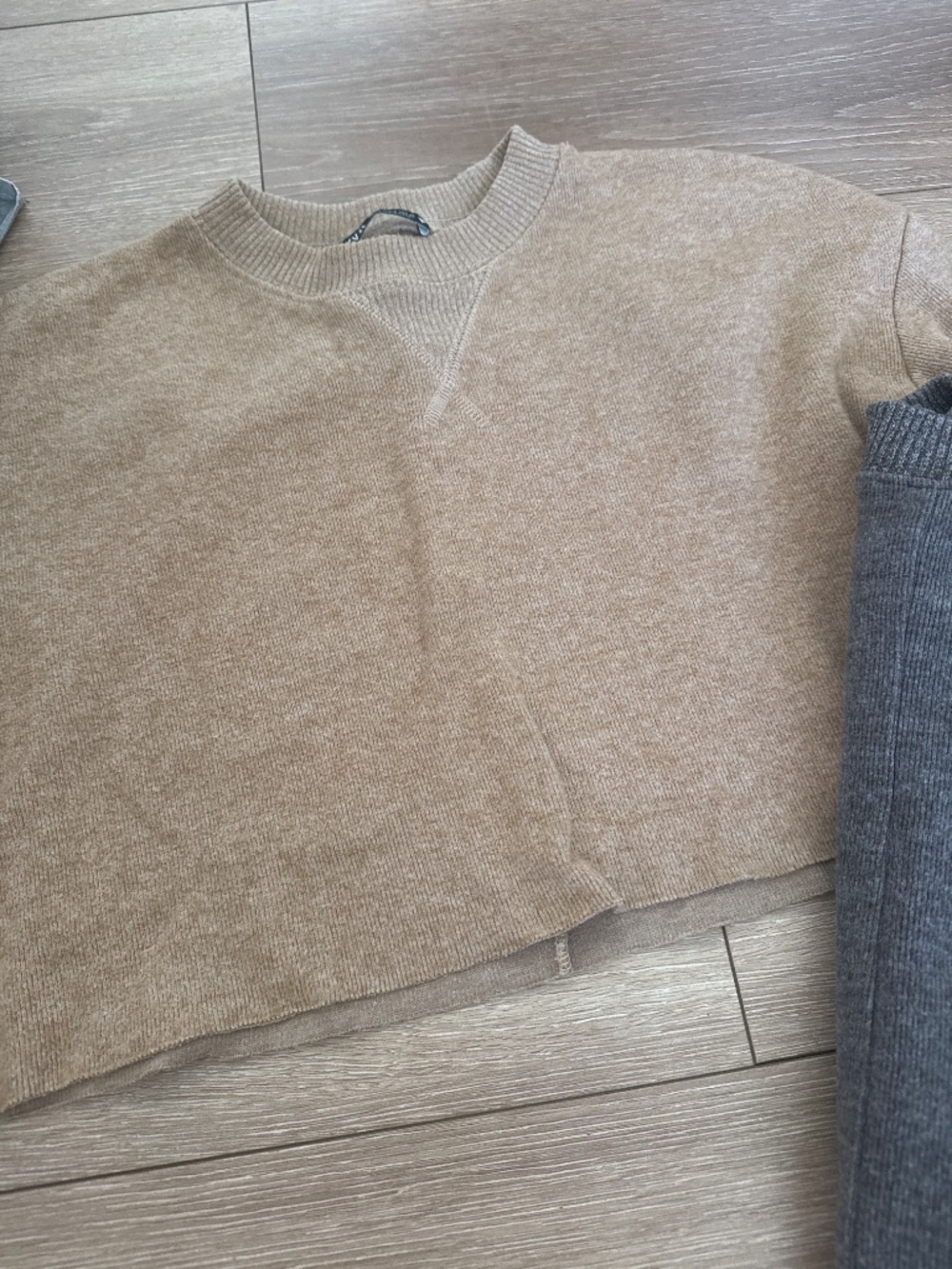 2 Pack: Zara Cropped sweater tops w/ raw hem - Picture 5 of 5